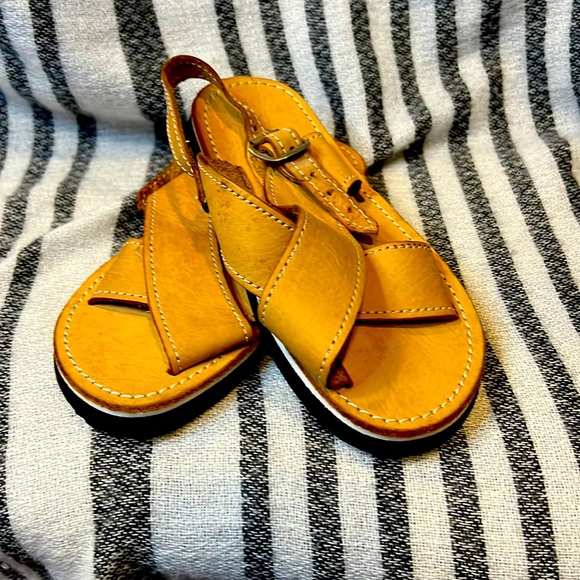 Brand new kids size 6 Silva Tan Sandal - Picture 1 of 4